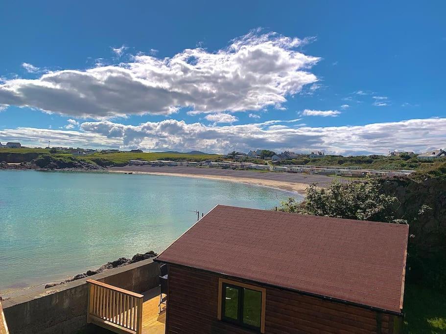 Cosy Portmor Log Cabin- Sea Views, Deck & Relaxation Malin Head ภายนอก รูปภาพ