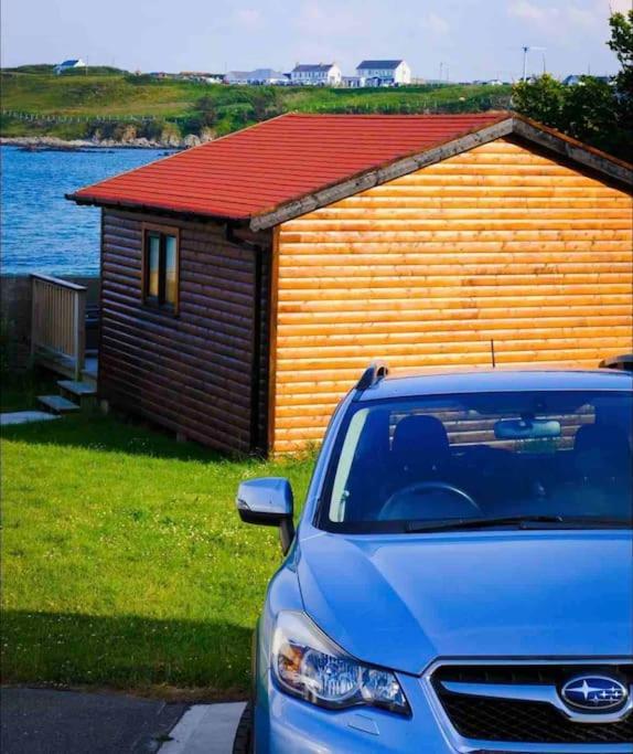 Cosy Portmor Log Cabin- Sea Views, Deck & Relaxation Malin Head ภายนอก รูปภาพ