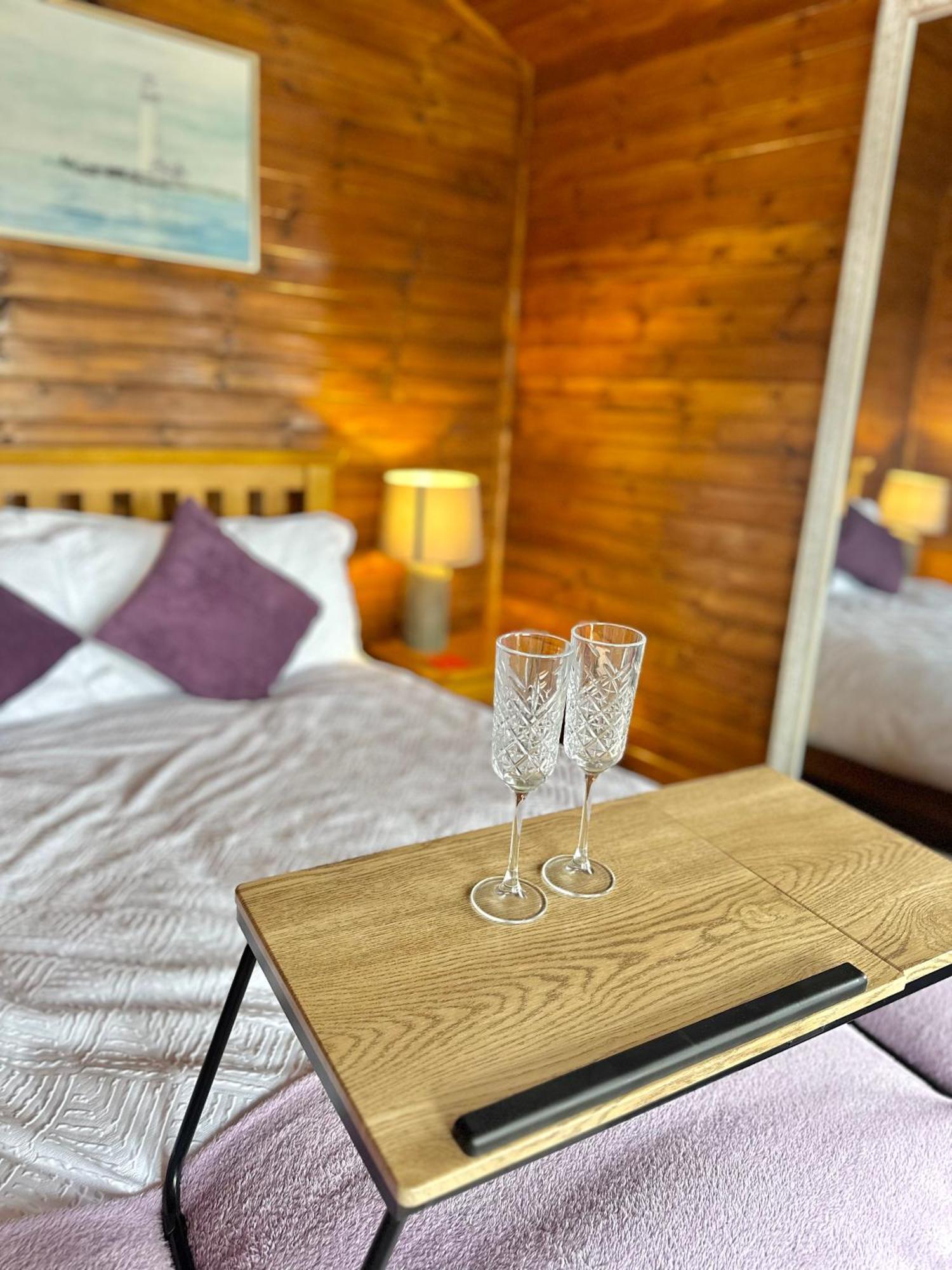 Cosy Portmor Log Cabin- Sea Views, Deck & Relaxation Malin Head ภายนอก รูปภาพ