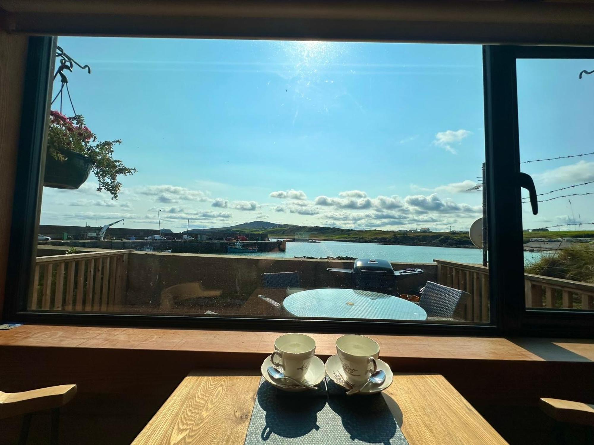Cosy Portmor Log Cabin- Sea Views, Deck & Relaxation Malin Head ภายนอก รูปภาพ